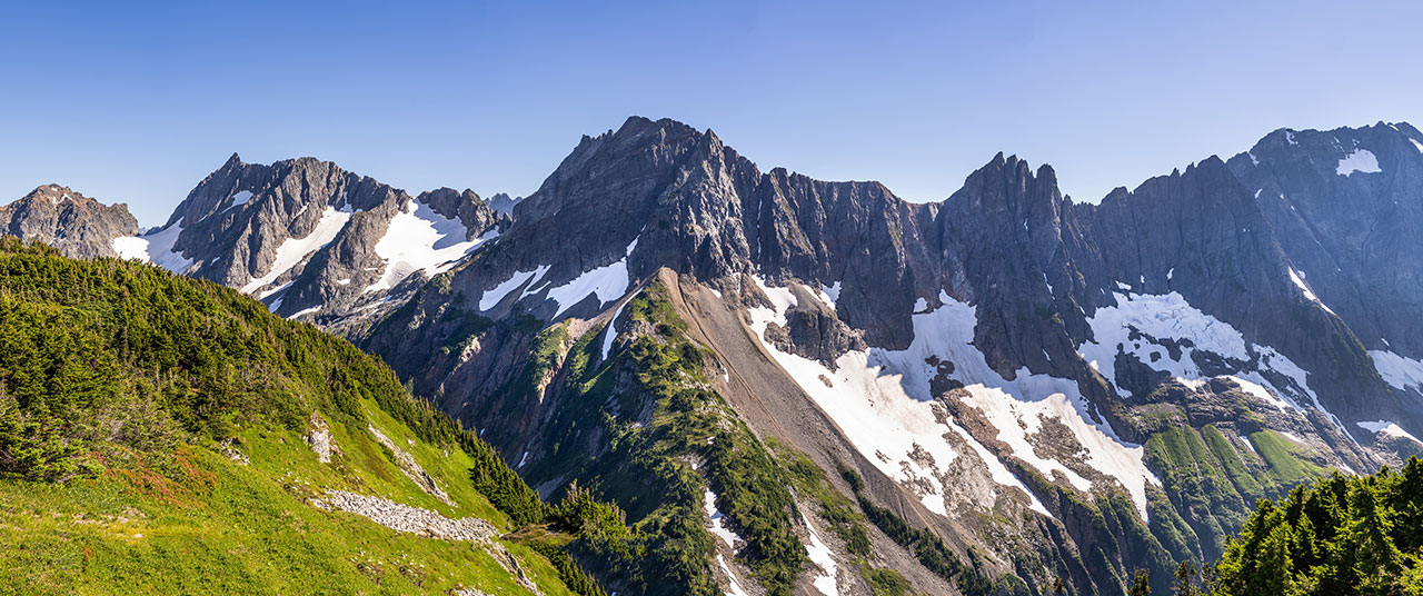 landscape photo of mountain range